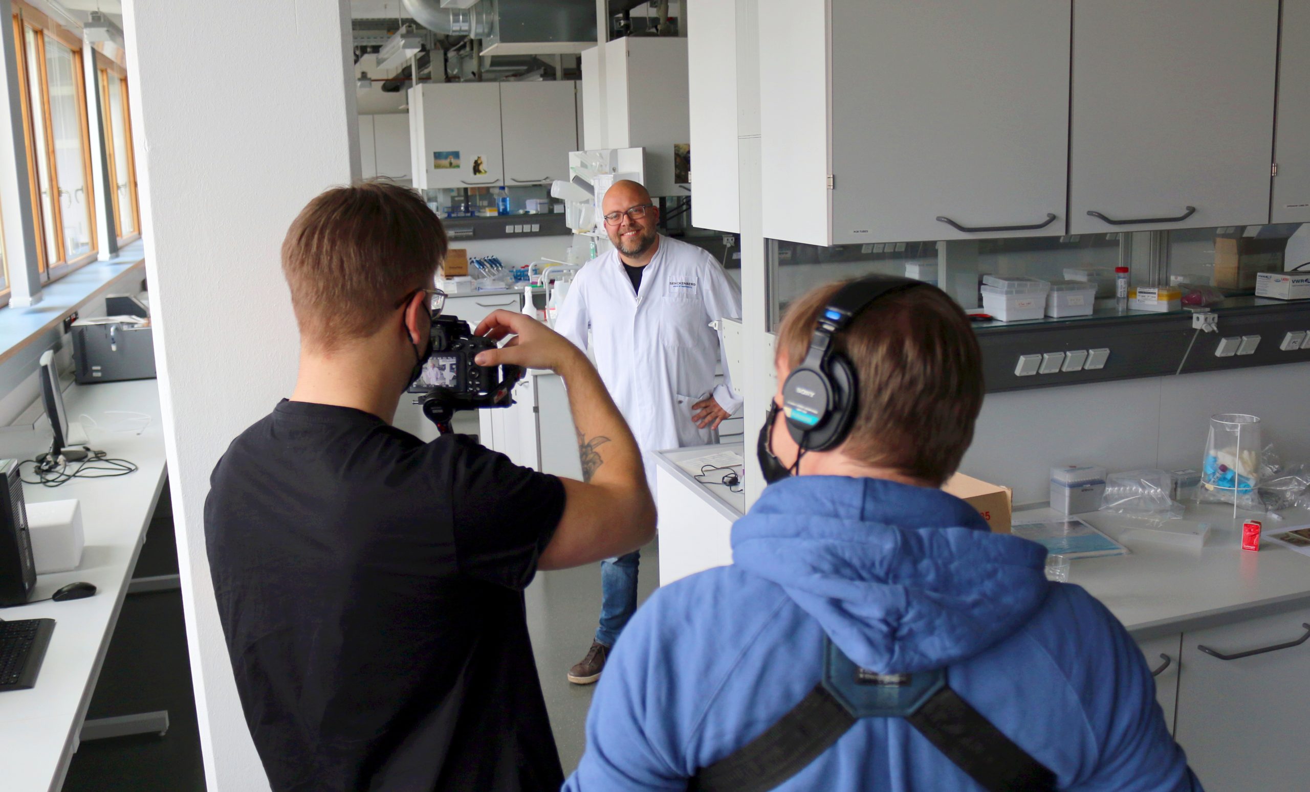 Dr. Carsten Nowak beim Filmdreh für die ProLOEWE Wissenschaftsrallye (Foto: Eva Diehl / Senckenberg)
